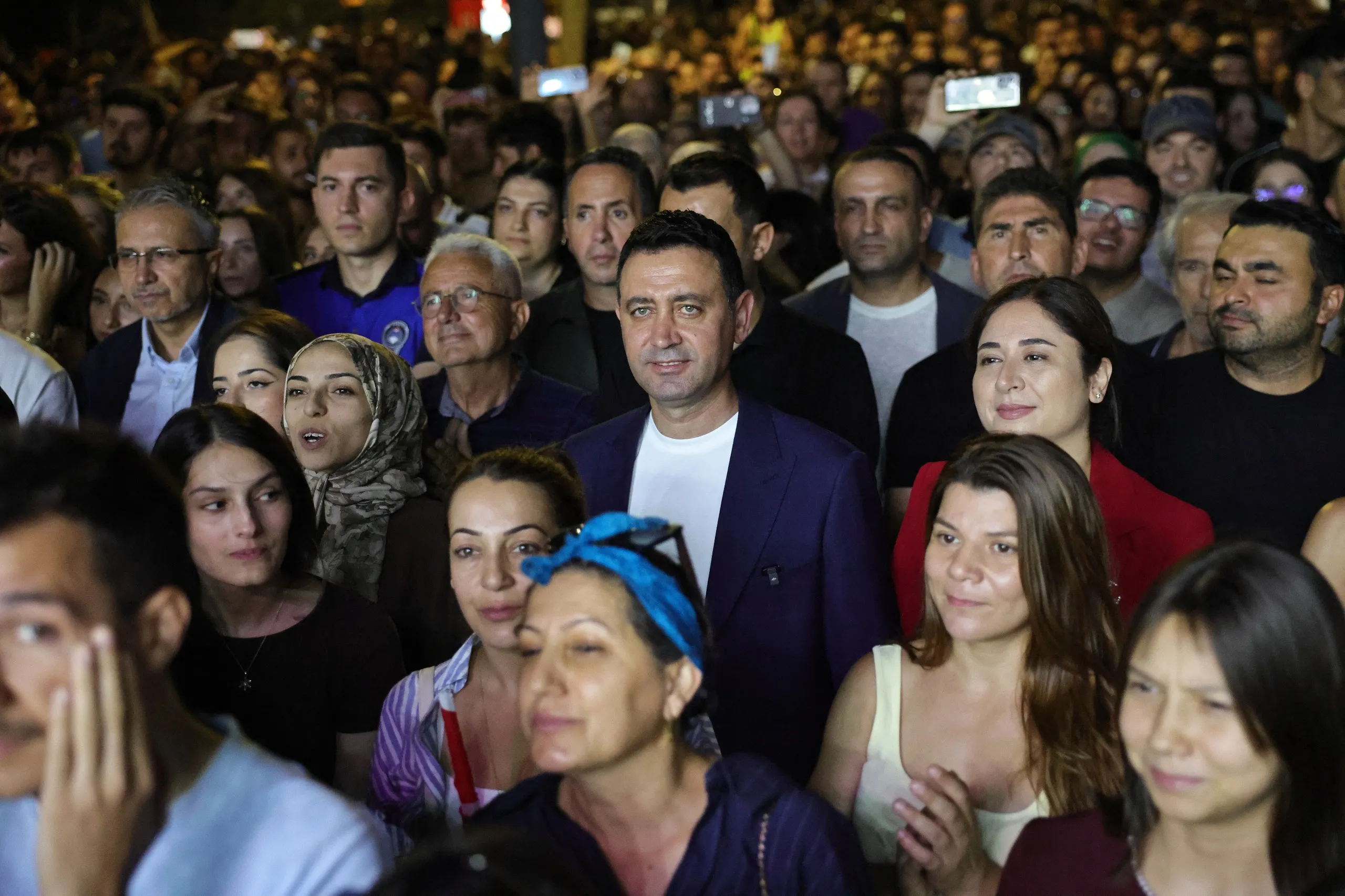 BAYRAKLIâDA 30 AÄUSTOS COÅKUSU EMRE AYDINâLA SAHÄ°LE TAÅTI (12)-1788042617899.webp